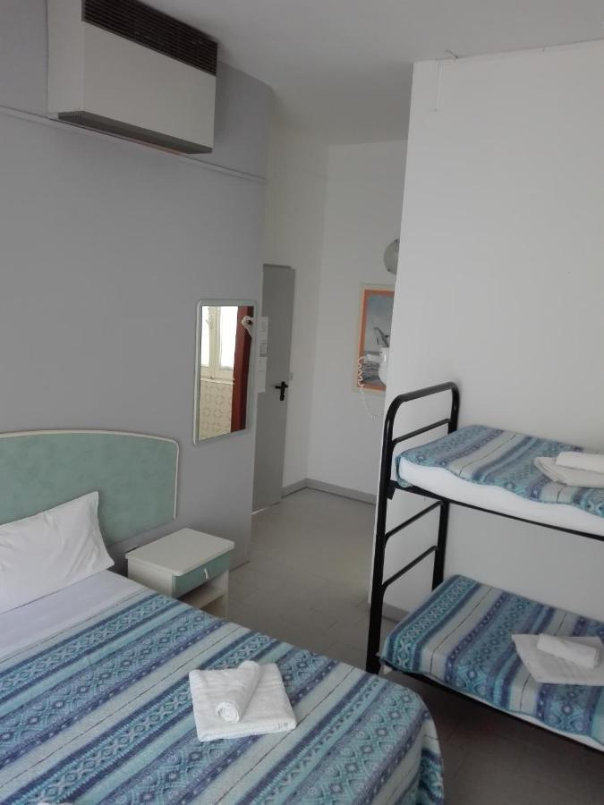 Hotel Villa Lorena Rimini Esterno foto