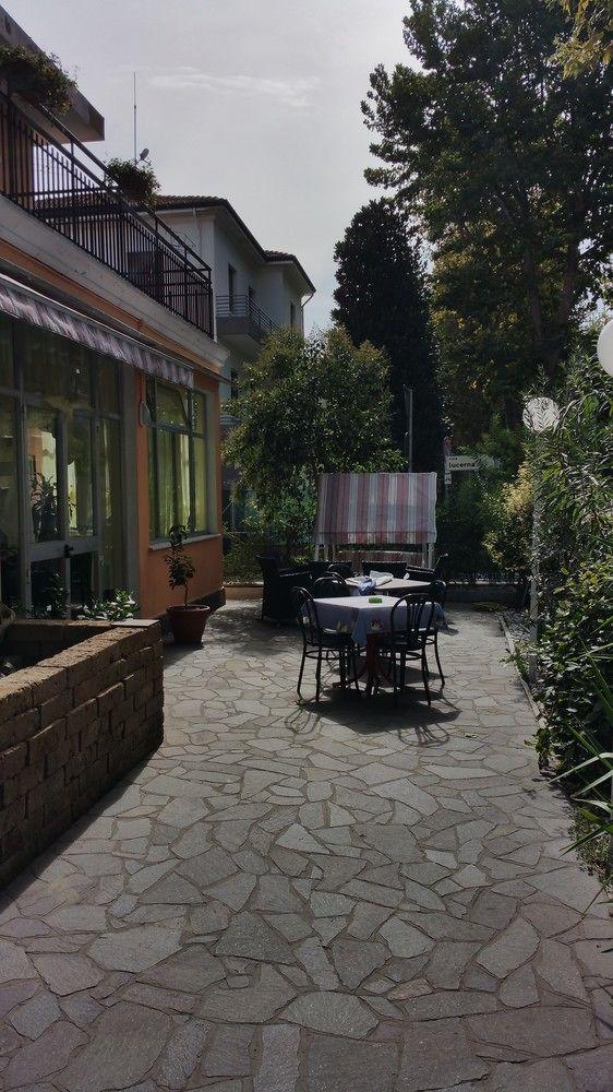 Hotel Villa Lorena Rimini Esterno foto
