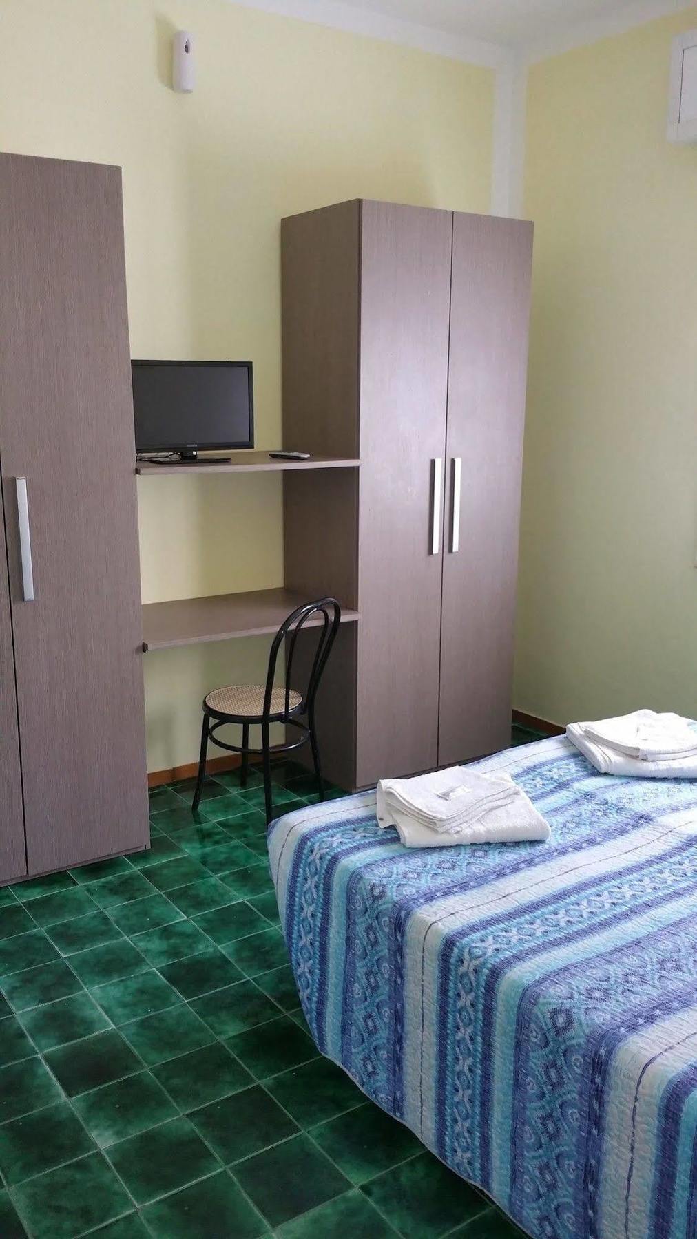 Hotel Villa Lorena Rimini Esterno foto