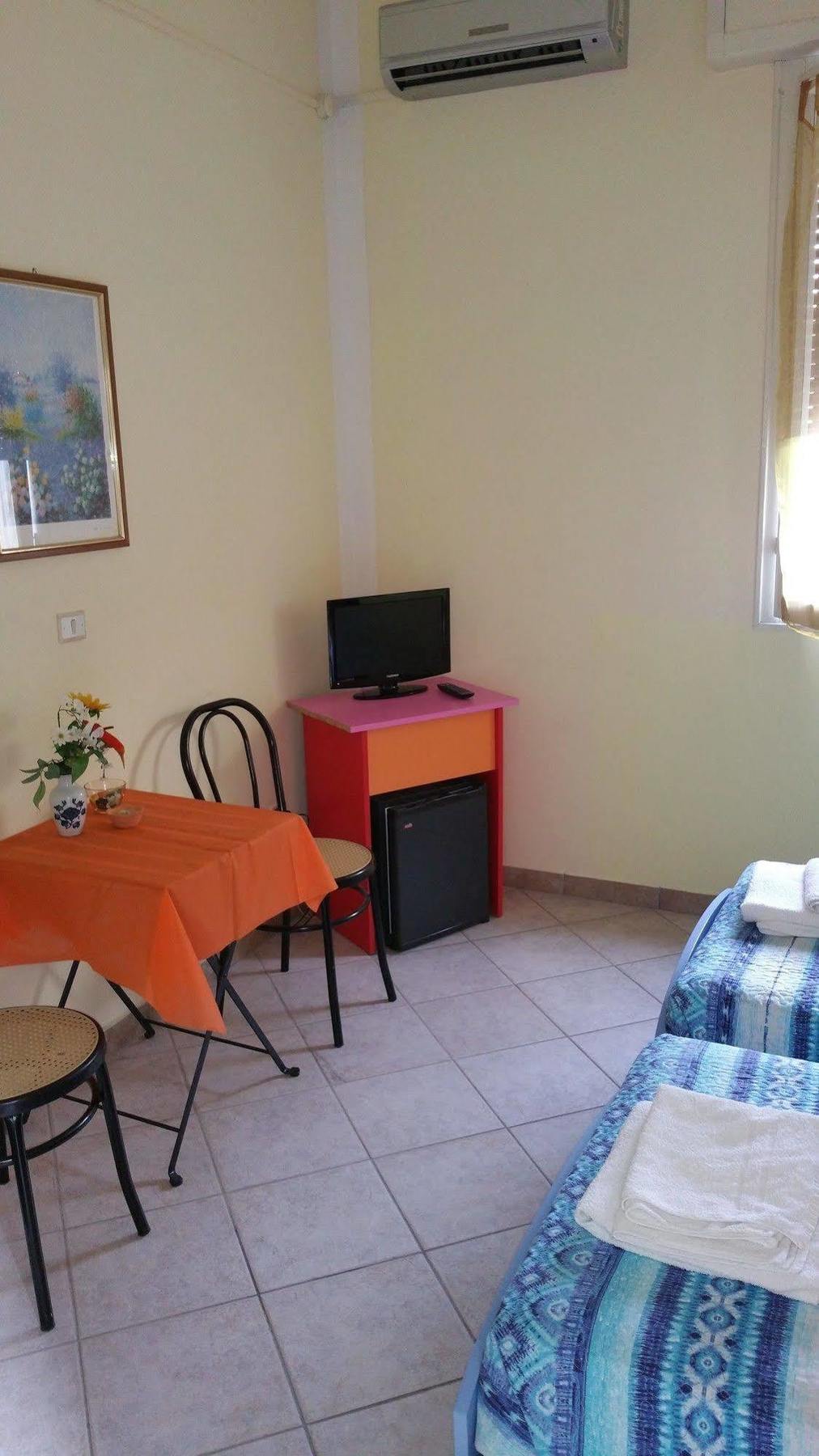 Hotel Villa Lorena Rimini Esterno foto