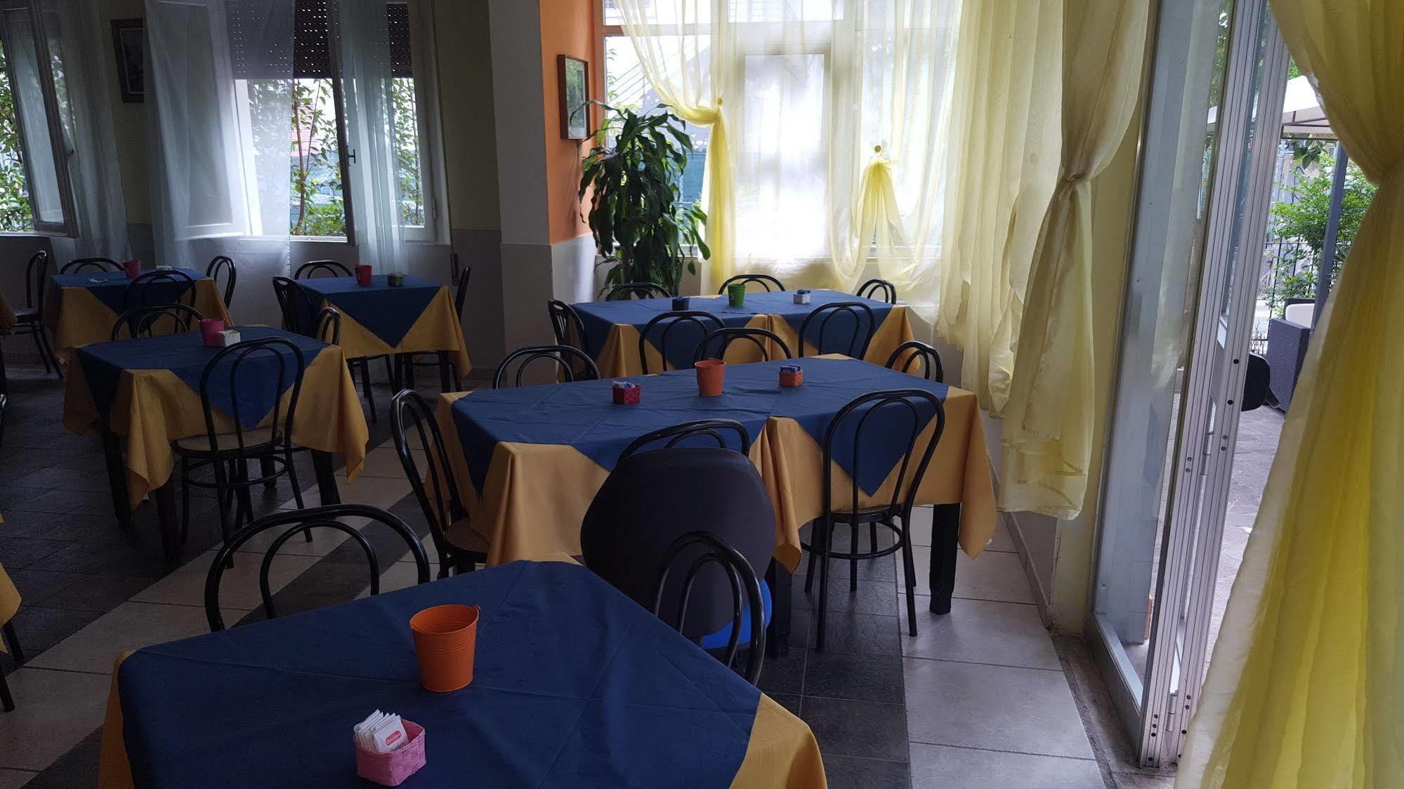 Hotel Villa Lorena Rimini Esterno foto