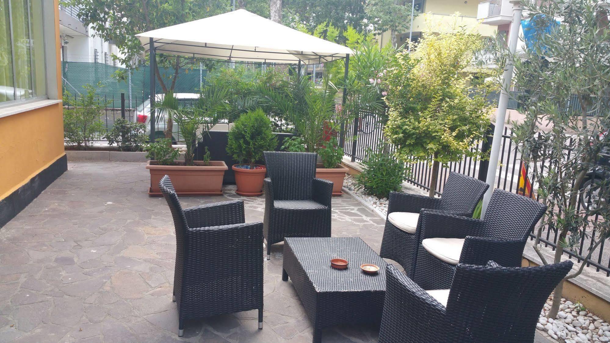 Hotel Villa Lorena Rimini Esterno foto